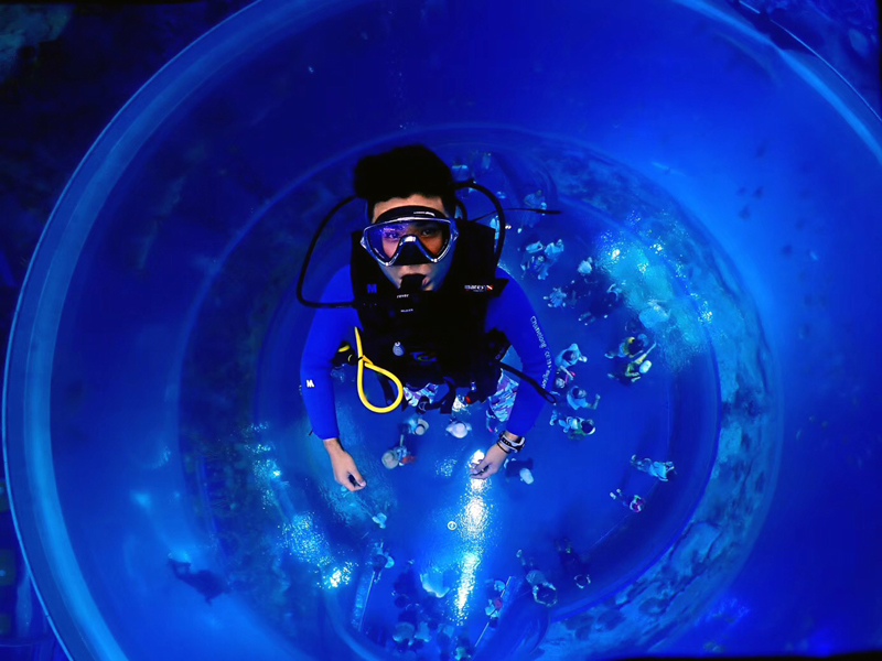 如何控制中性浮力？