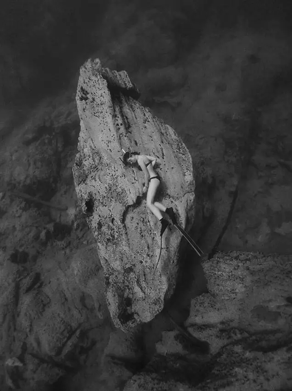 潛水拍照新姿勢，放下你的剪刀手，我們來這樣拍